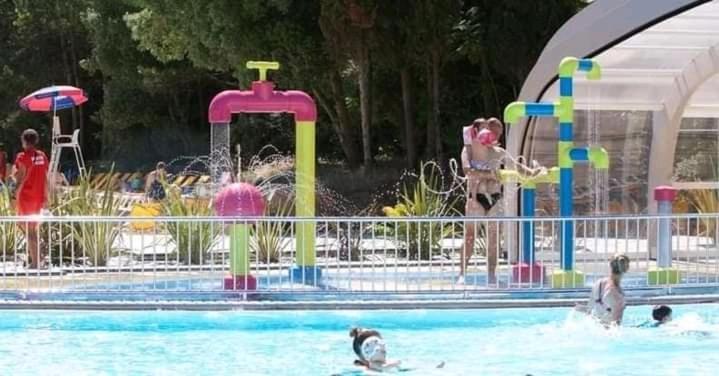 Mobilhome Camping Proche Des Plages 생장드몽 외부 사진